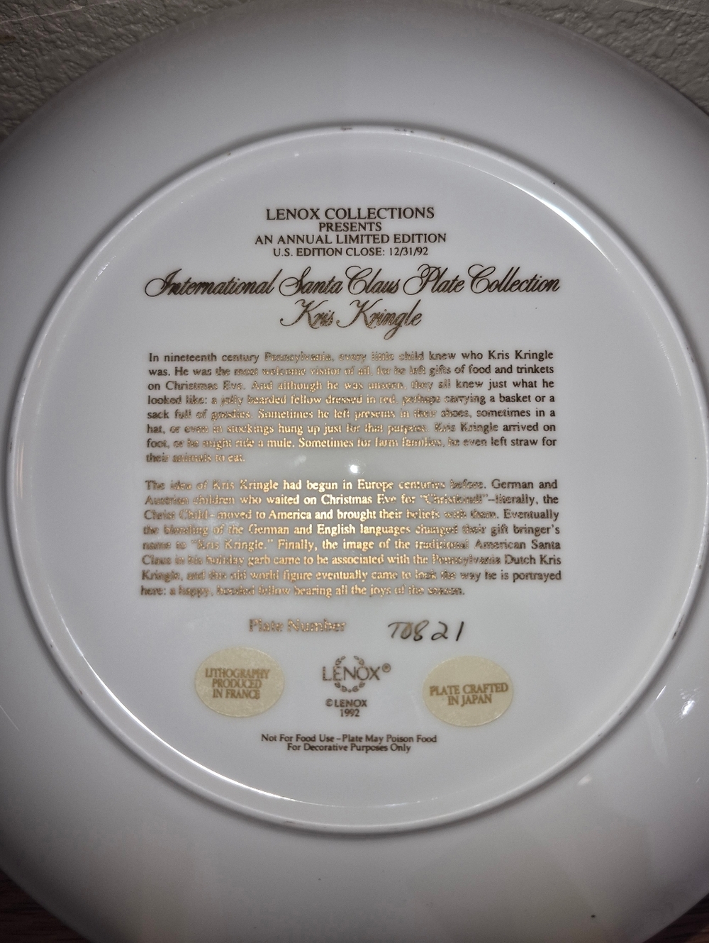 Lenox Red and Gold Santa Holiday Decorative Plate 1992 - Picture 2 of 3